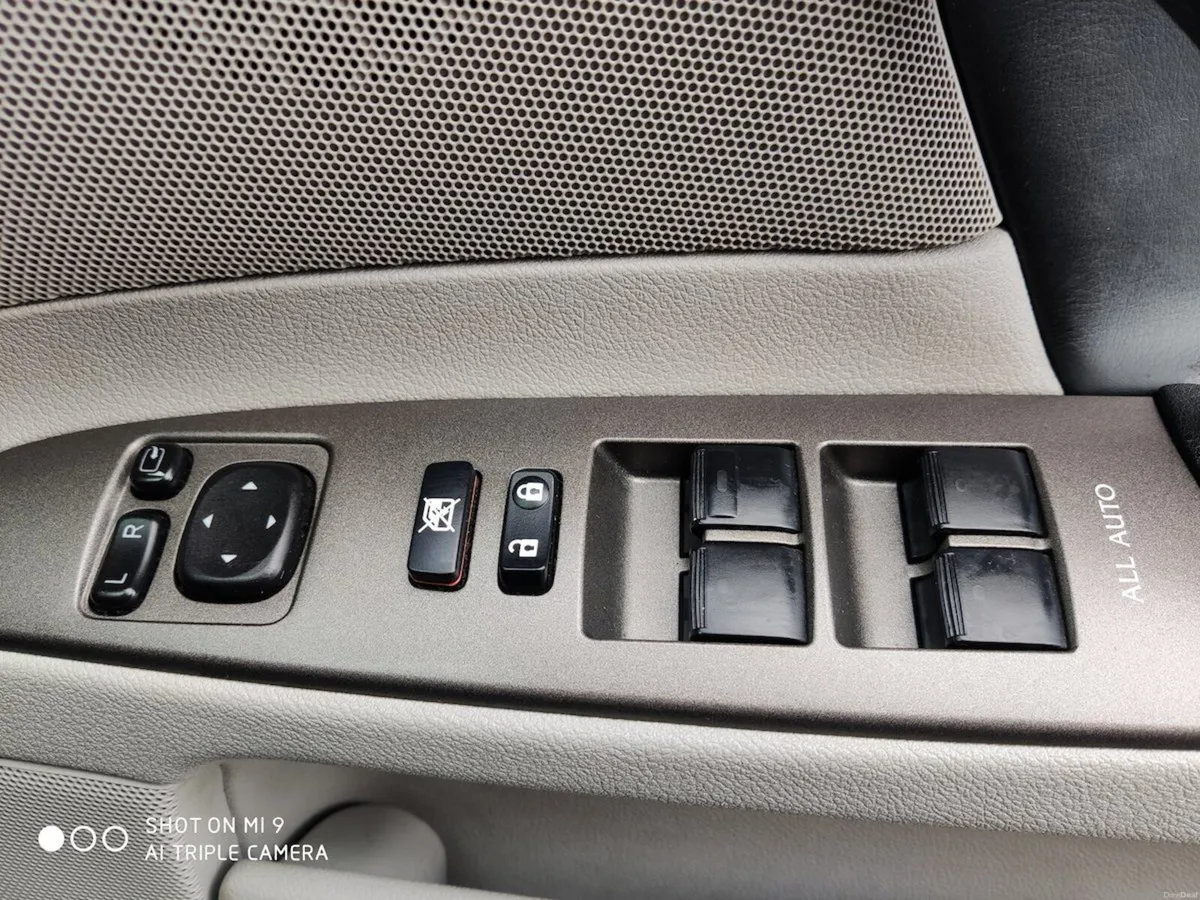 Lexus IS220 D - Manual 6 speed - low miles - Image 4