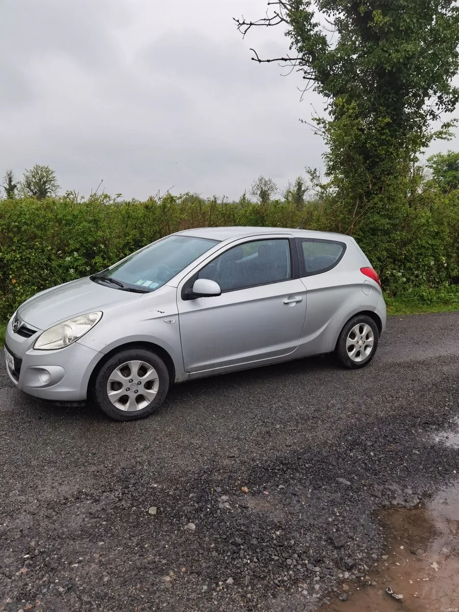 Hyundai i20 2010 - Image 2