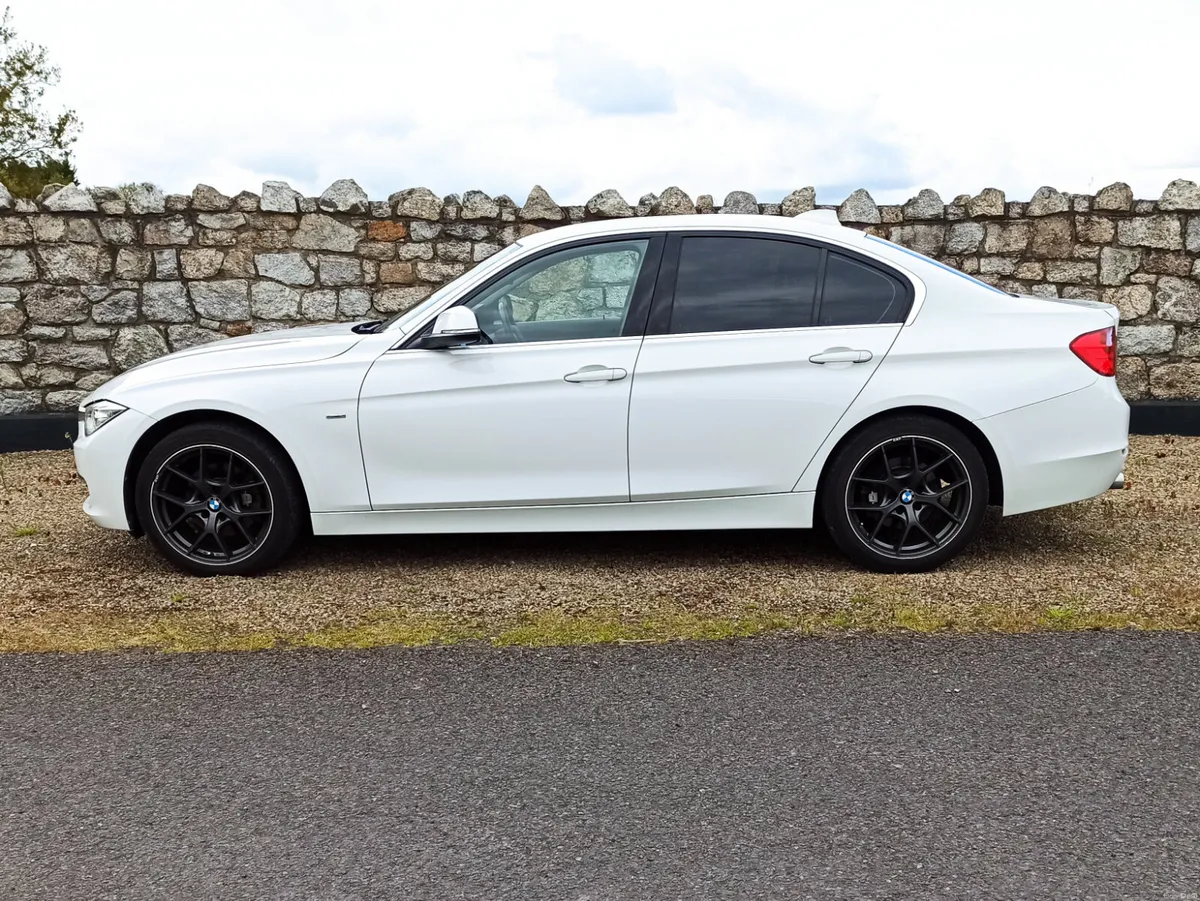 141 BMW 320d Luxury Auto • Black Leather - Image 4