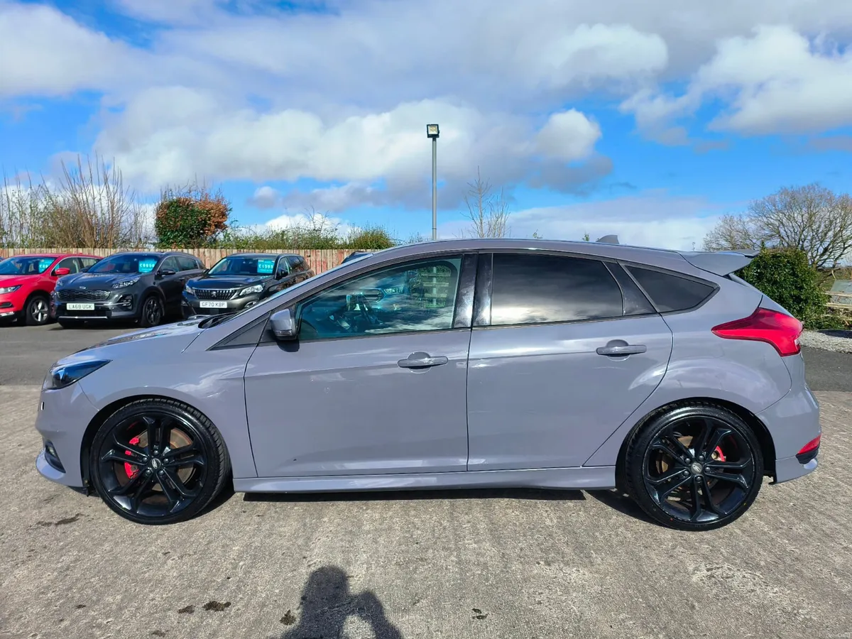 2017 Ford Focus  2.0 TDCi 185 ST-3 5dr - Image 4