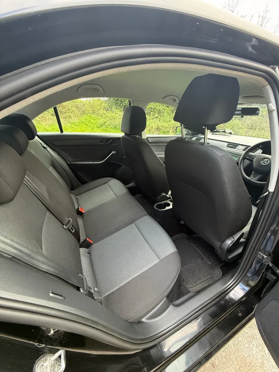 Skoda Rapid 2015 - Image 3