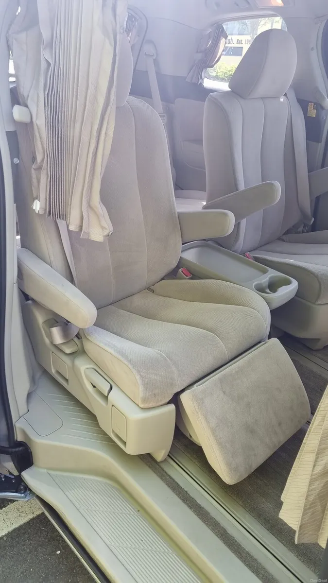 Toyota Estima 2010 - Image 3