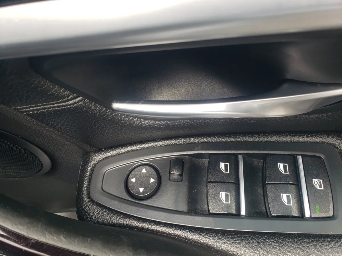 BMW 330e plugin hybrid 2017 - Image 2