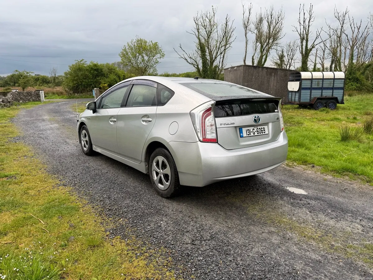 2013 Toyota Prius LOW MILEAGE - Image 4