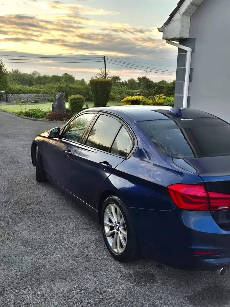 BMW 3-Series 2017 Black Pack - Image 3