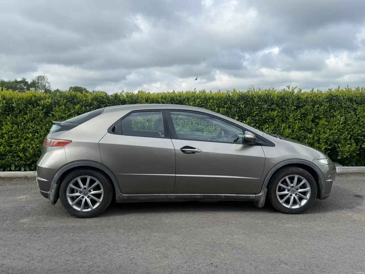 Honda Civic 2008 - Image 2