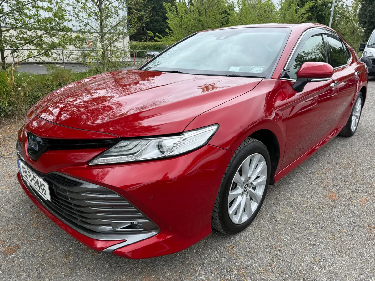 Toyota Camry 2019 - Image 2