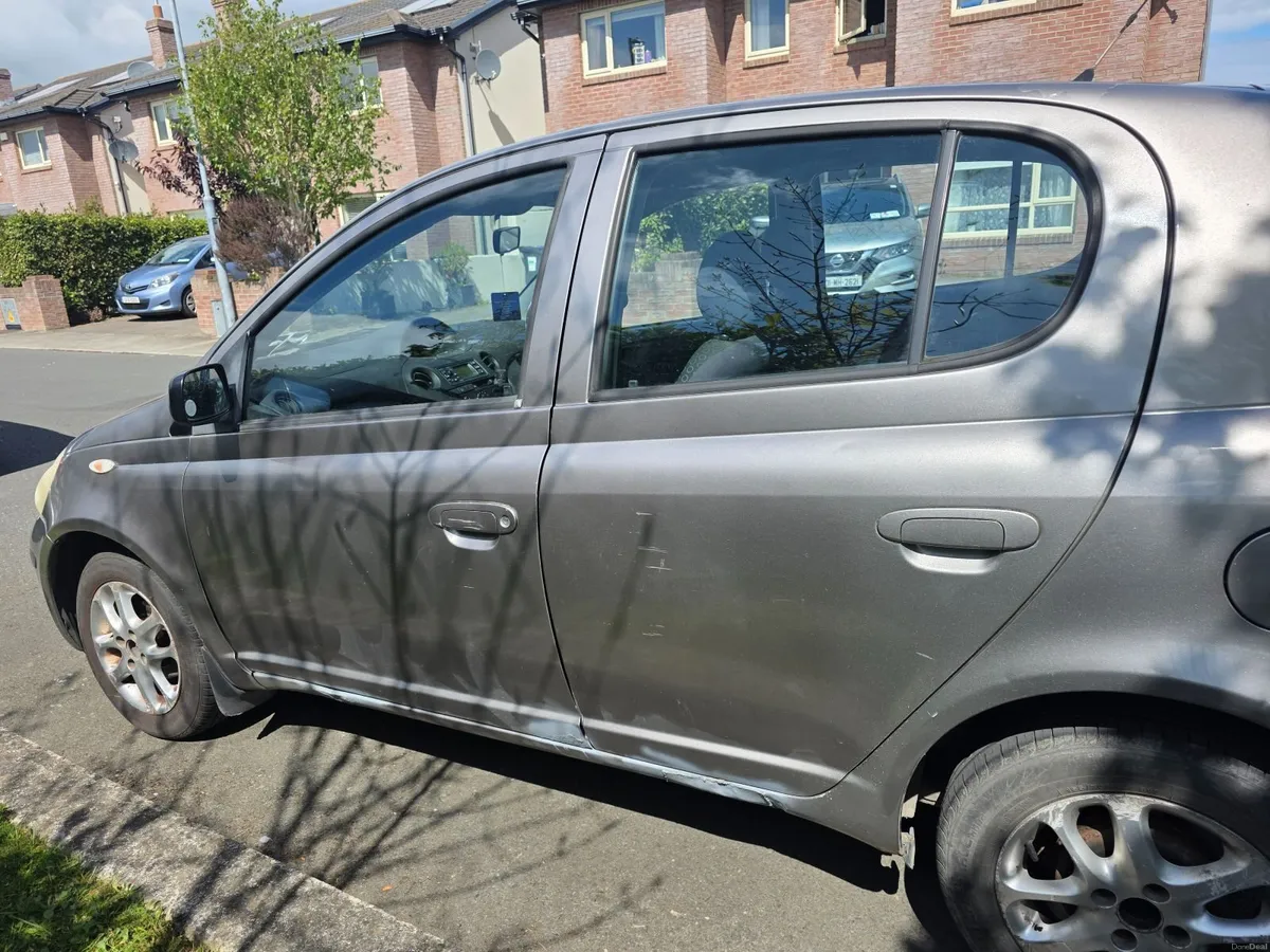 Toyota Yaris 2004 - Image 3