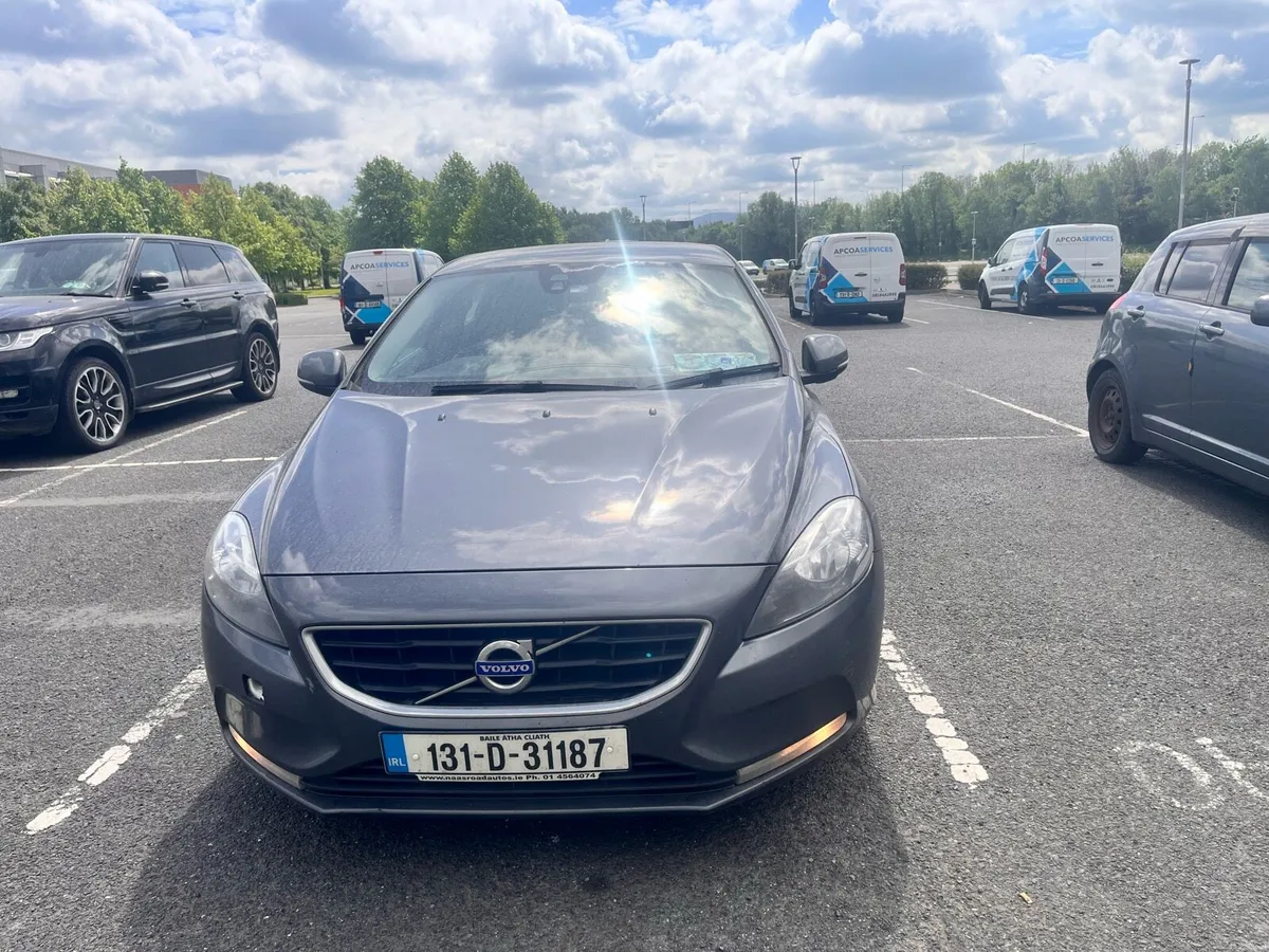 Volvo V40 - Image 1