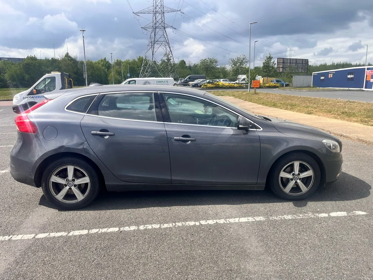 Volvo V40 - Image 3
