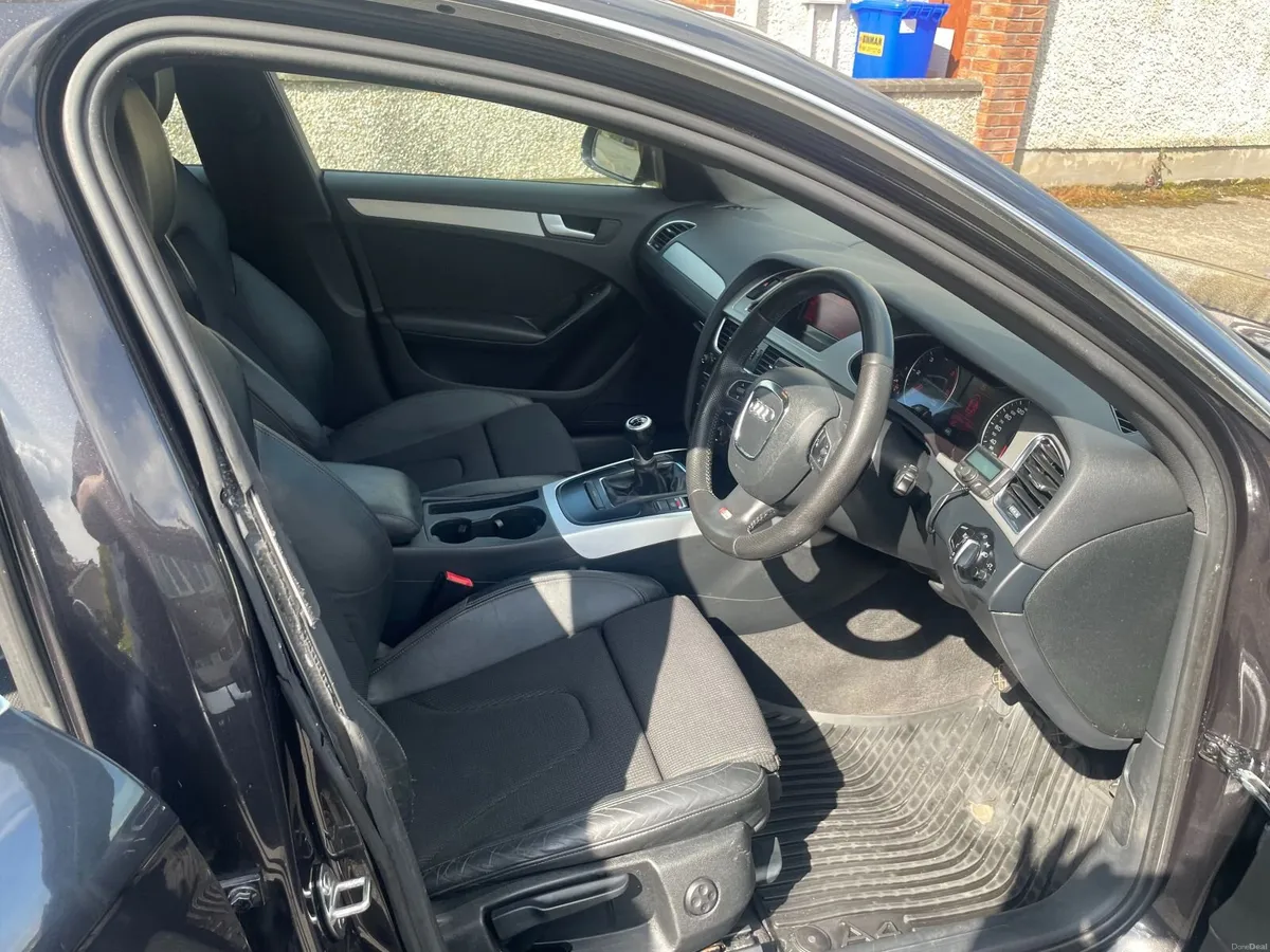 Audi A4 2010 - Image 4
