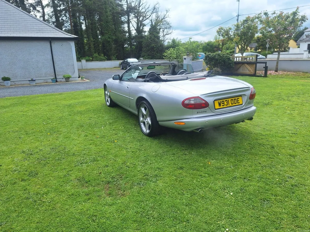 Jaguar XKR 2000 - Image 2