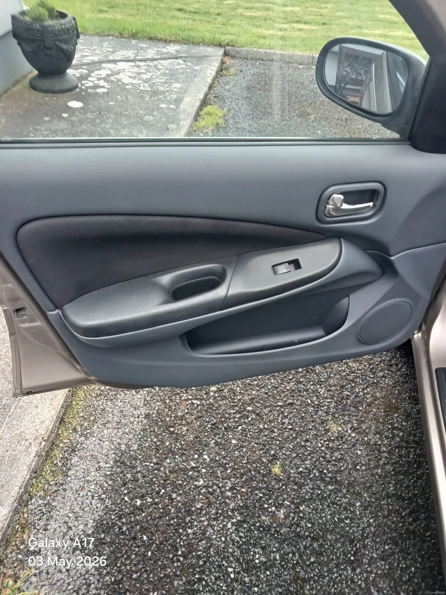 Nissan Almera - Image 4