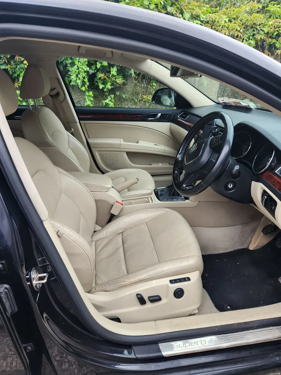 Skoda Superb 2011 - Image 2