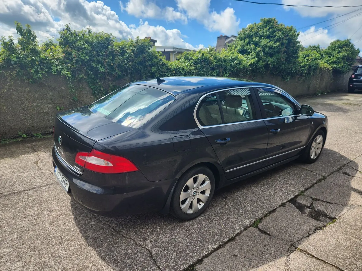 Skoda Superb 2011 - Image 4