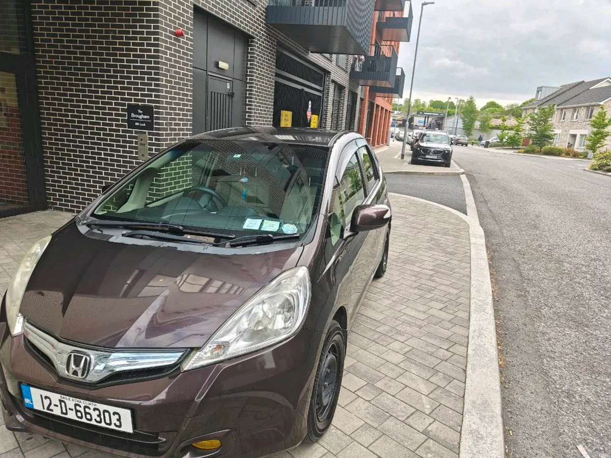 Honda Fit hybrid 2012 6300km - Image 3