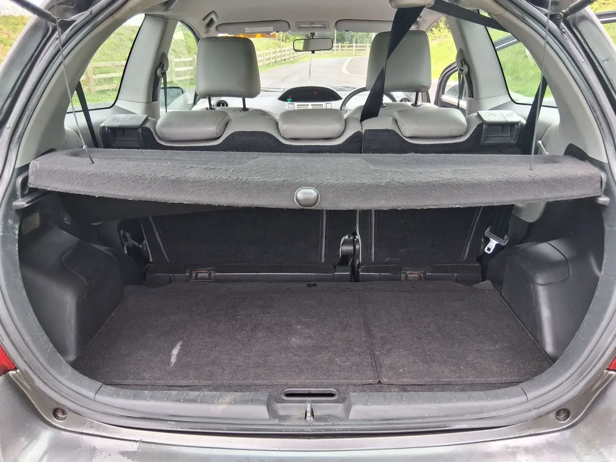 Toyota Yaris (Auto, low mileage) - Image 4