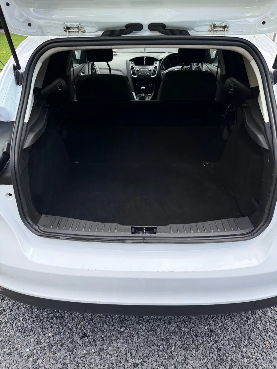 Ford Focus 2017 Van - Image 4