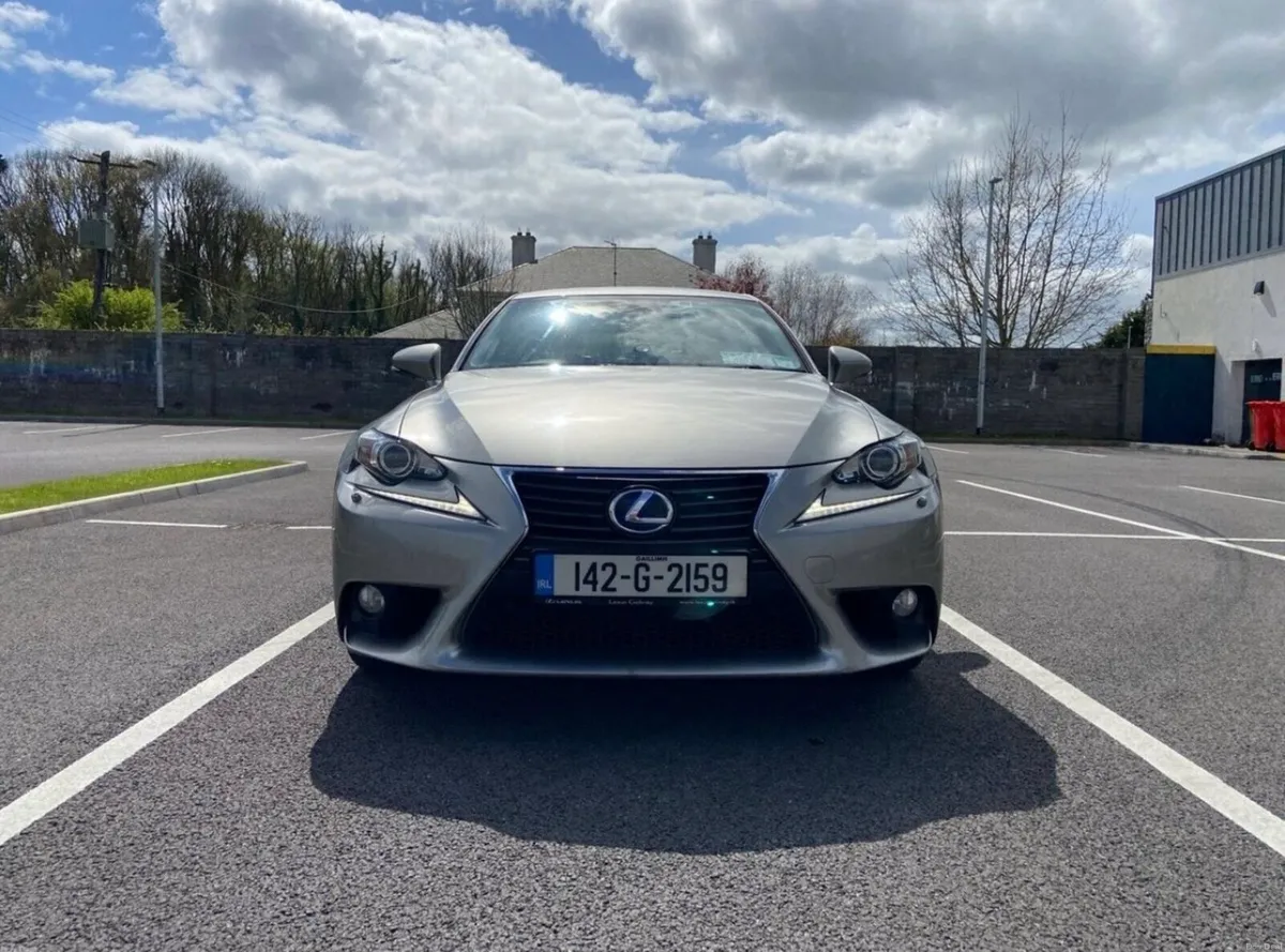 Lexus is 300 h - Image 4