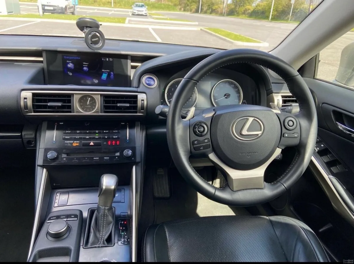 Lexus is 300 h - Image 3