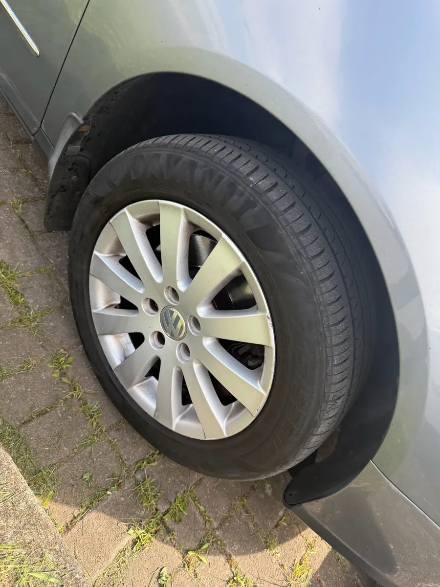 Volkswagen Passat - Image 3