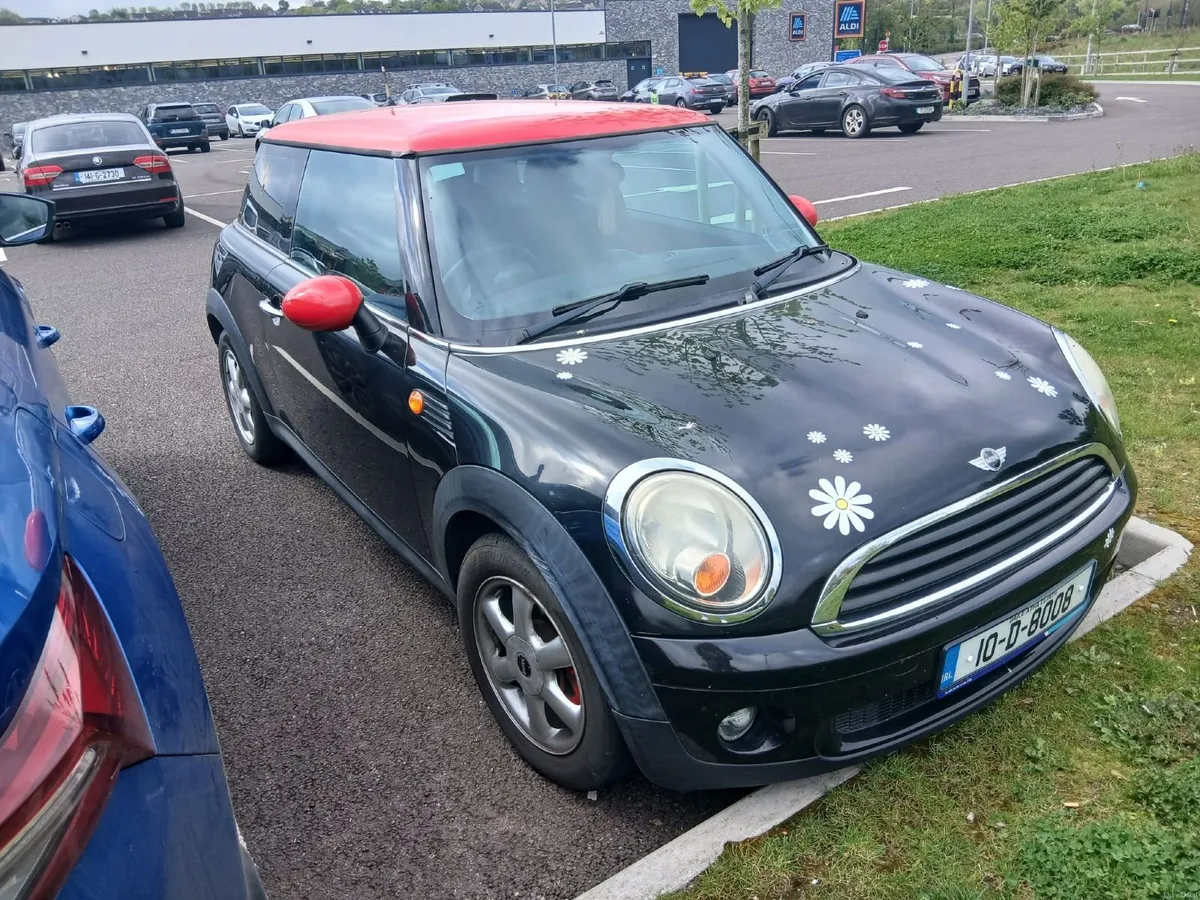 Mini Cooper 2010 - Image 1