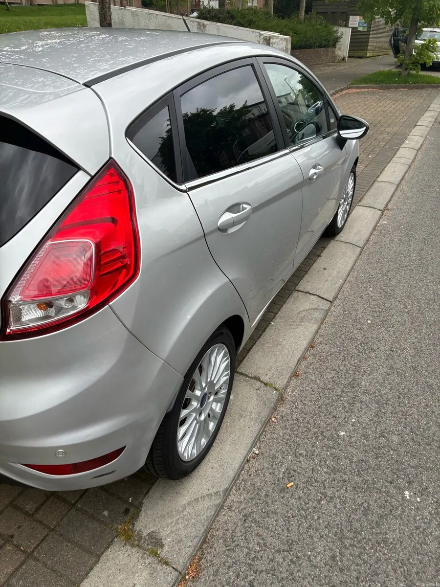 132 Ford fiesta - Image 2