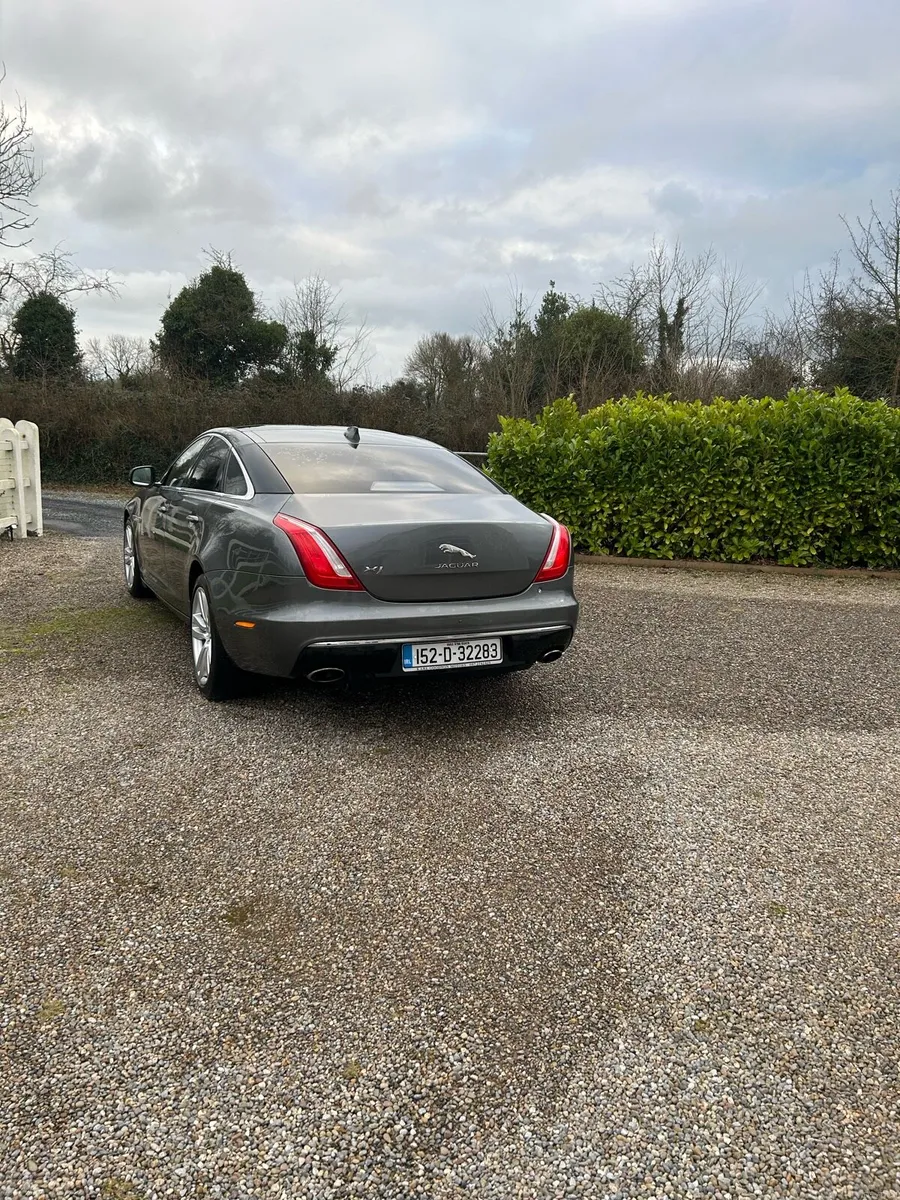 152 Jaguar XJ 3.0 litre V6 Diesel Premium Luxury - Image 3
