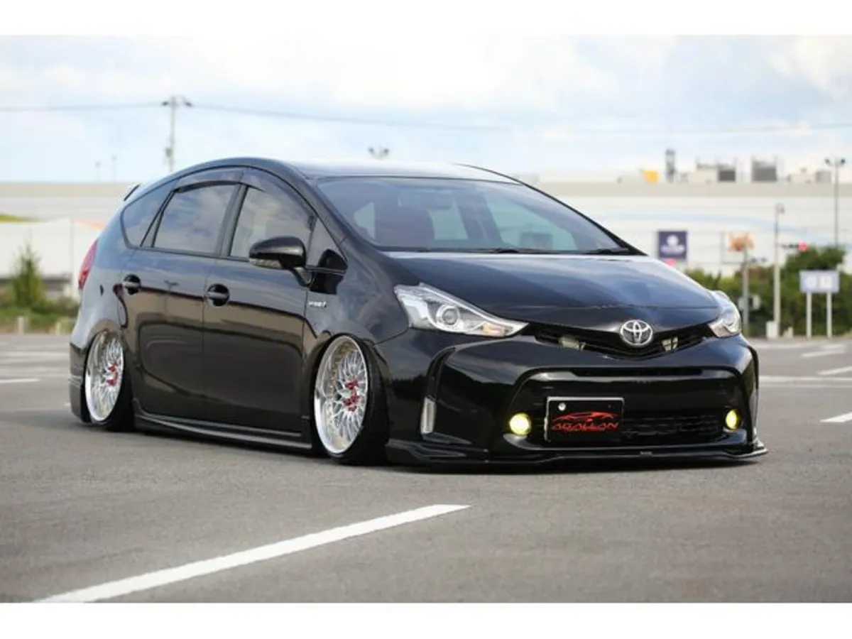 Title: 2017 Toyota Prius Alpha – 53k km - Image 2