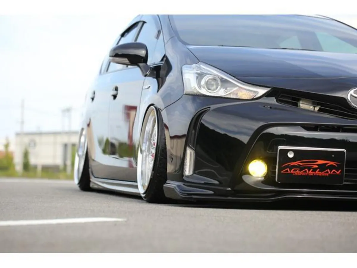 Title: 2017 Toyota Prius Alpha – 53k km - Image 4