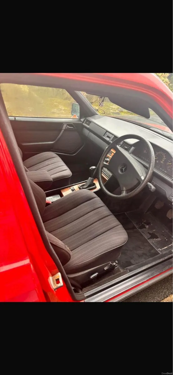 1987 Mercedes Benz 250 - Image 3