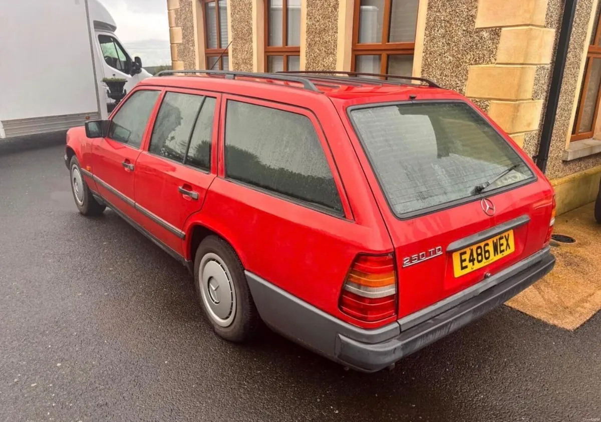 1987 Mercedes Benz 250 - Image 2