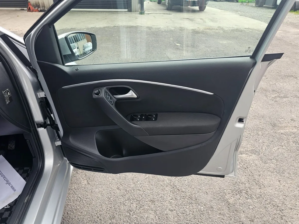 171 VW POLO  TSI HIGHLINE LOW KMS - Image 4