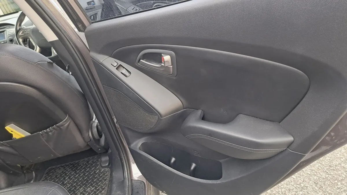 Hyundai ix35 2014 EXECUTIVE  low mileage!!! - Image 3