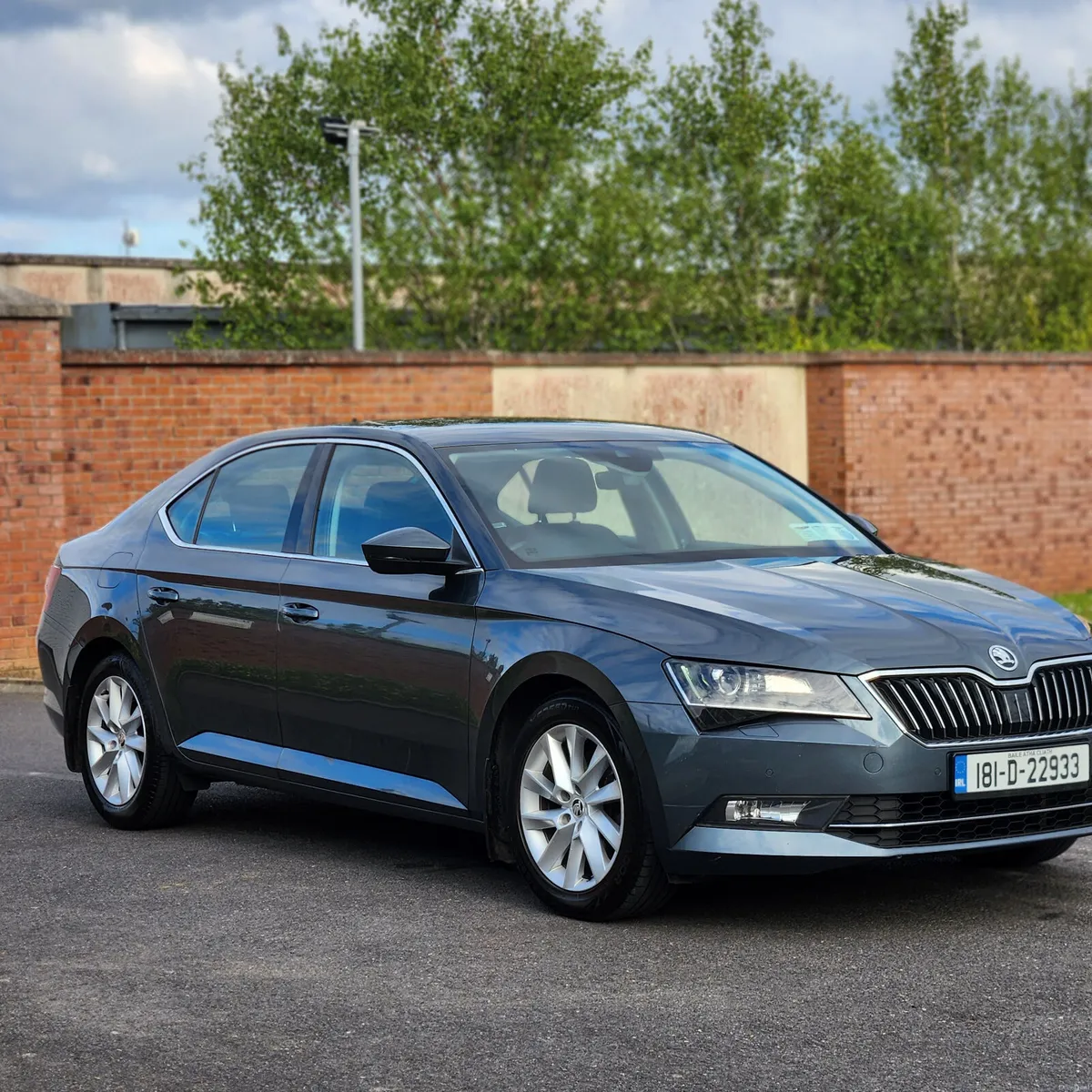 2018 Skoda Superb 2.0tdi high spec - Image 2