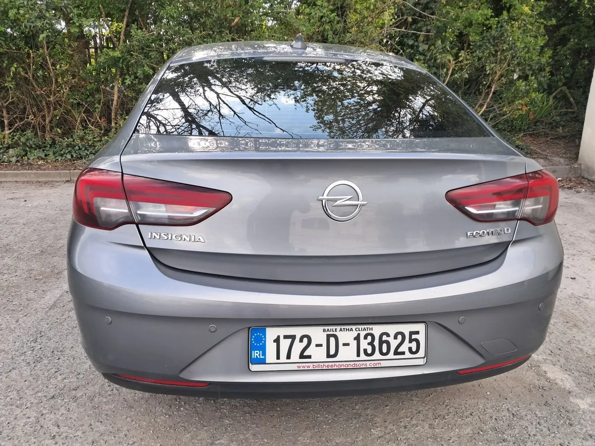 Opel Insignia 2017- Clean a - Image 2