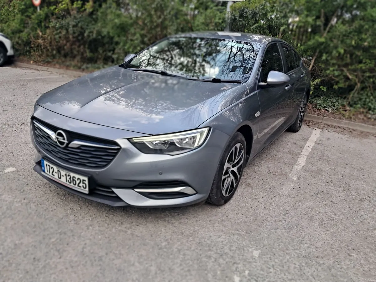 Opel Insignia 2017- Clean a - Image 1