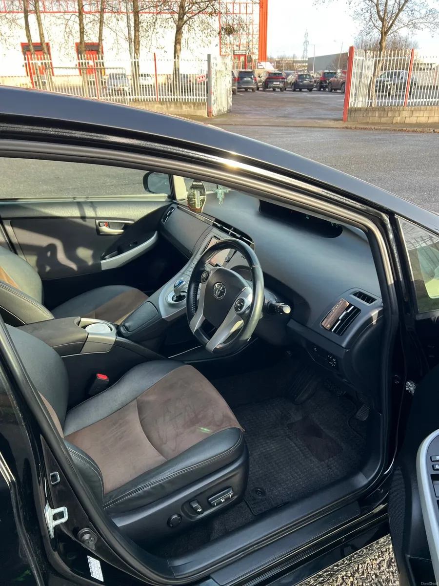 Toyota Prius 2014 - Image 2