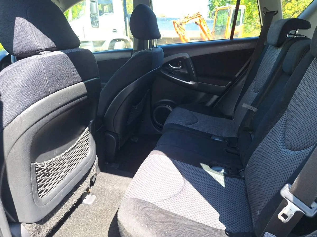 Toyota rav 4 - Image 4