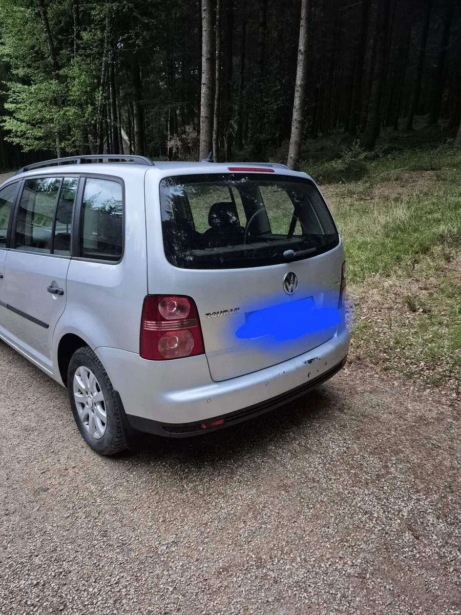 VW Touran 2010 - Image 2