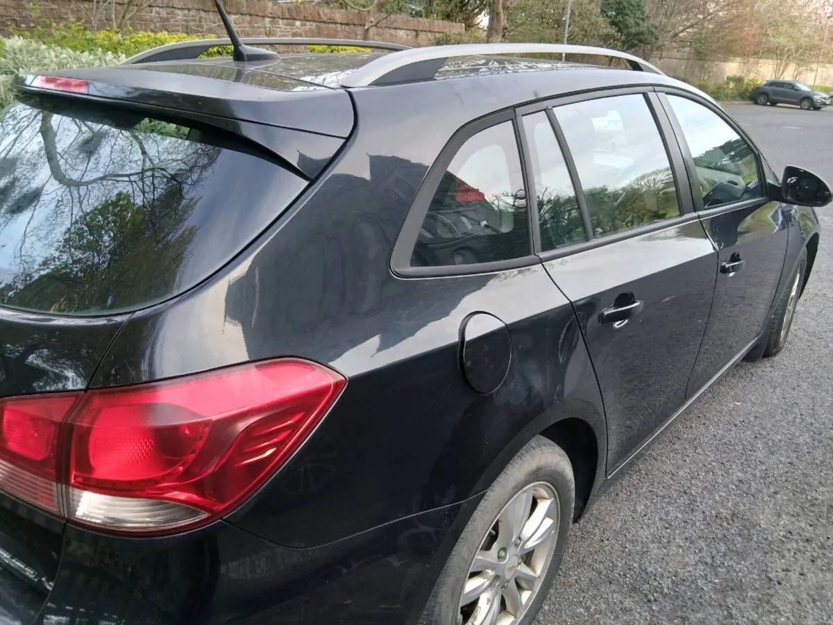 Chevrolet cruze 1.7 diesel hatchback - Image 2