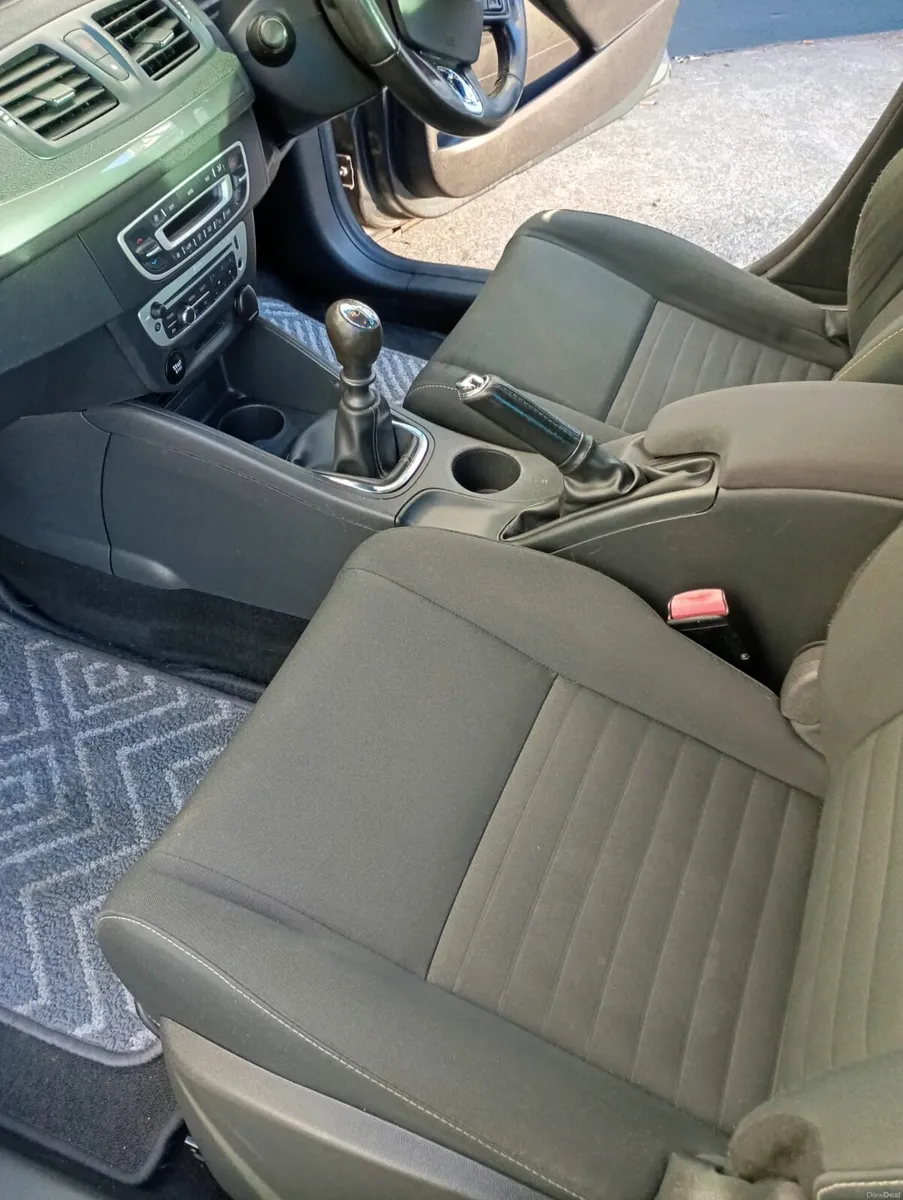 2016 renault megane 1.5 dci estate gray - Image 3