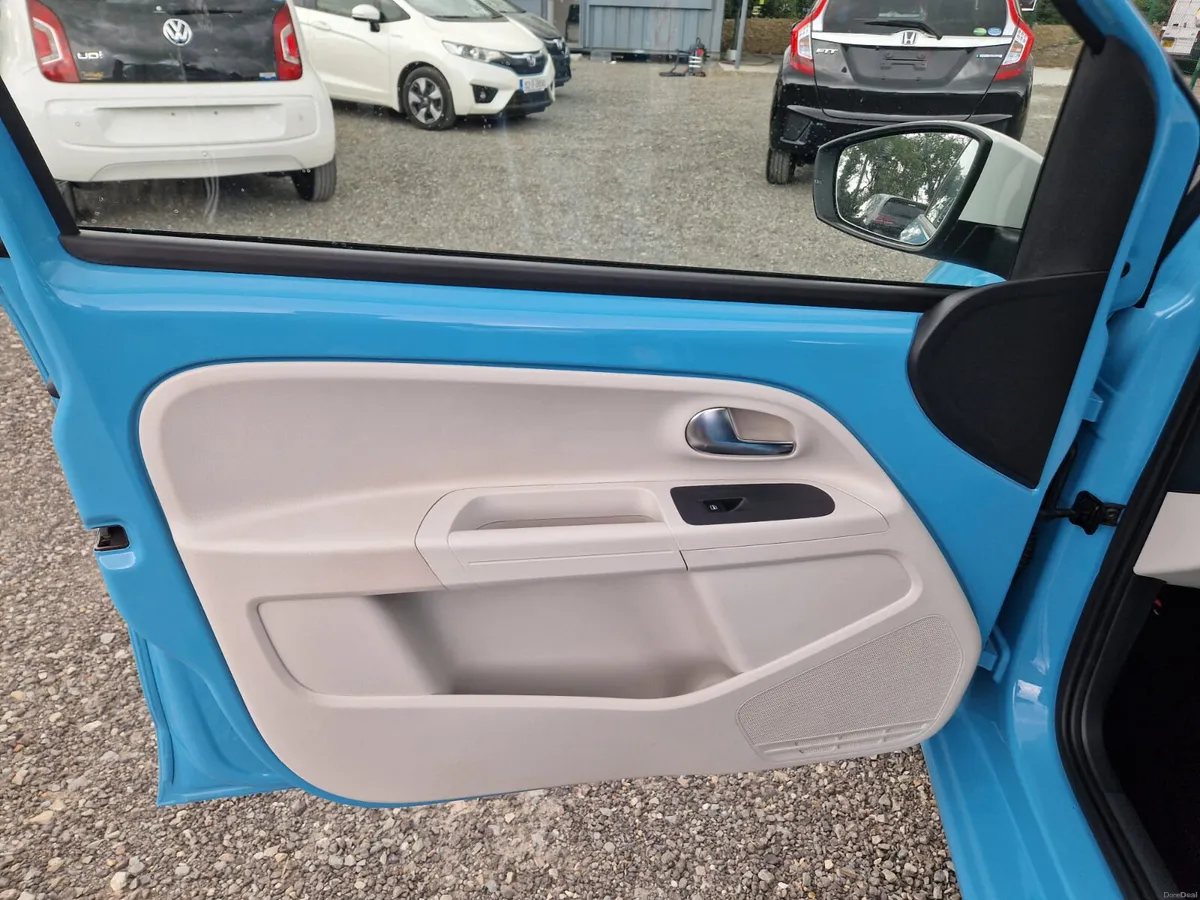 Volkswagen up! 2018 - Image 1