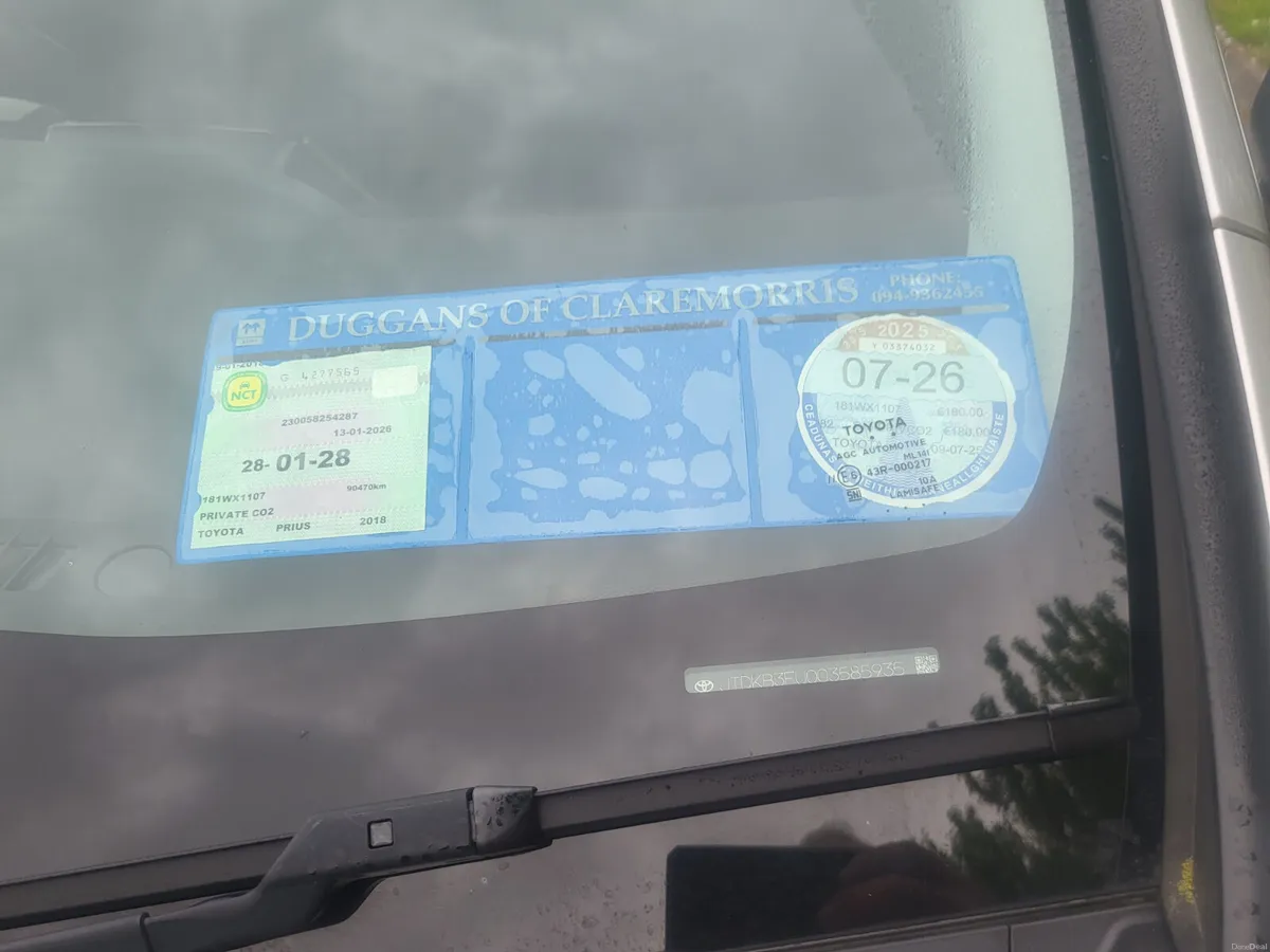 Toyota Prius 2018 HYBRID AUTOMATIC - Image 2