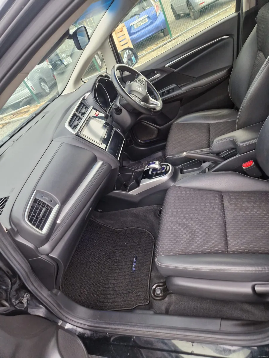 Honda Fit 2015 - Image 2
