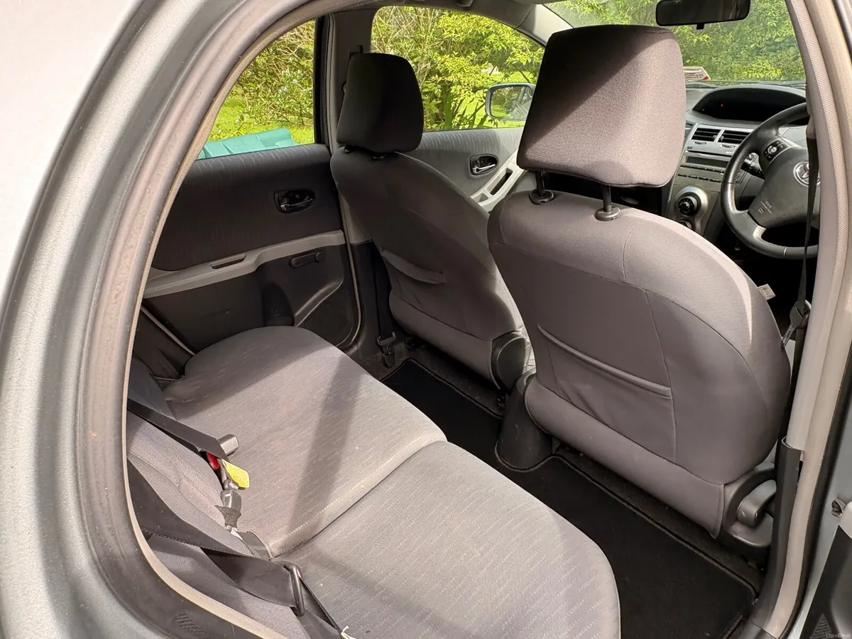 Toyota Yaris 2009 - Image 4