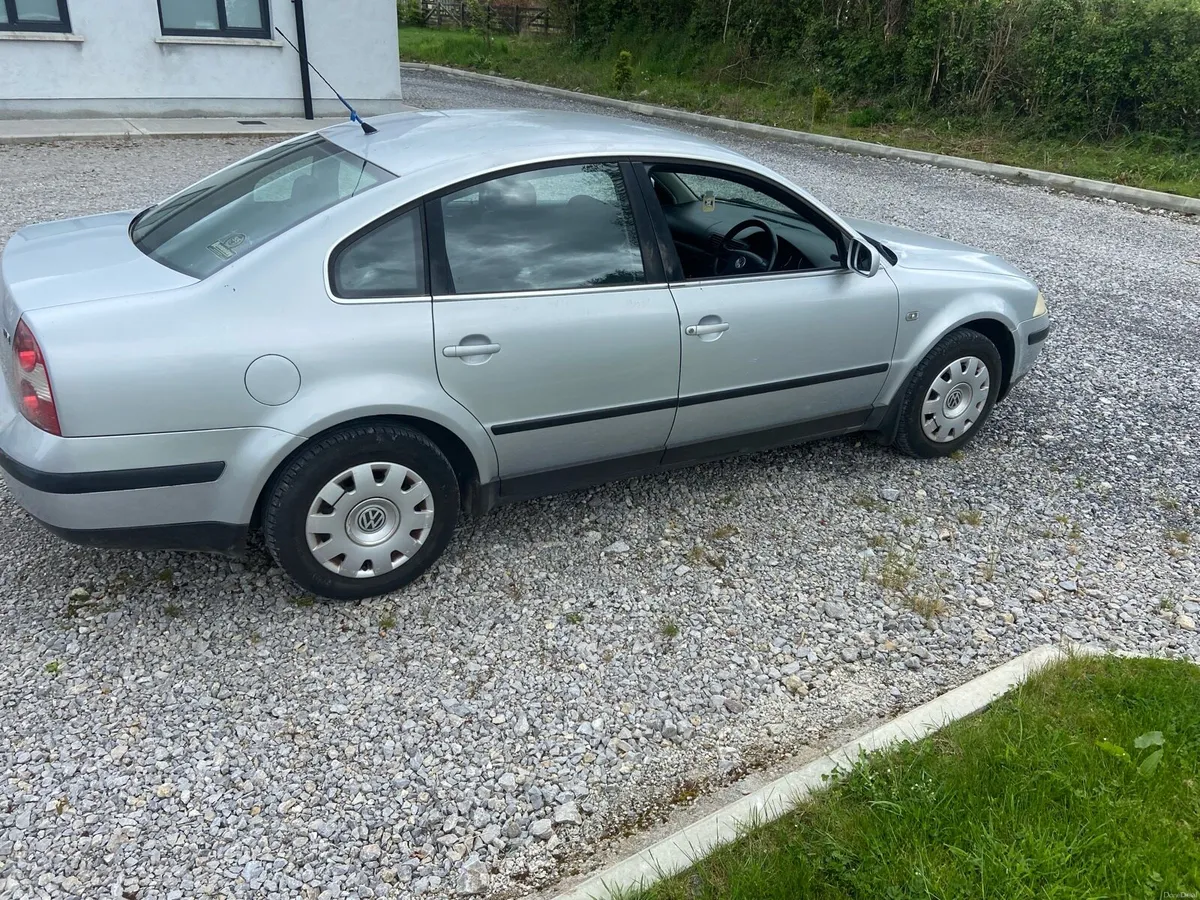 Volkswagen Passat - Image 2