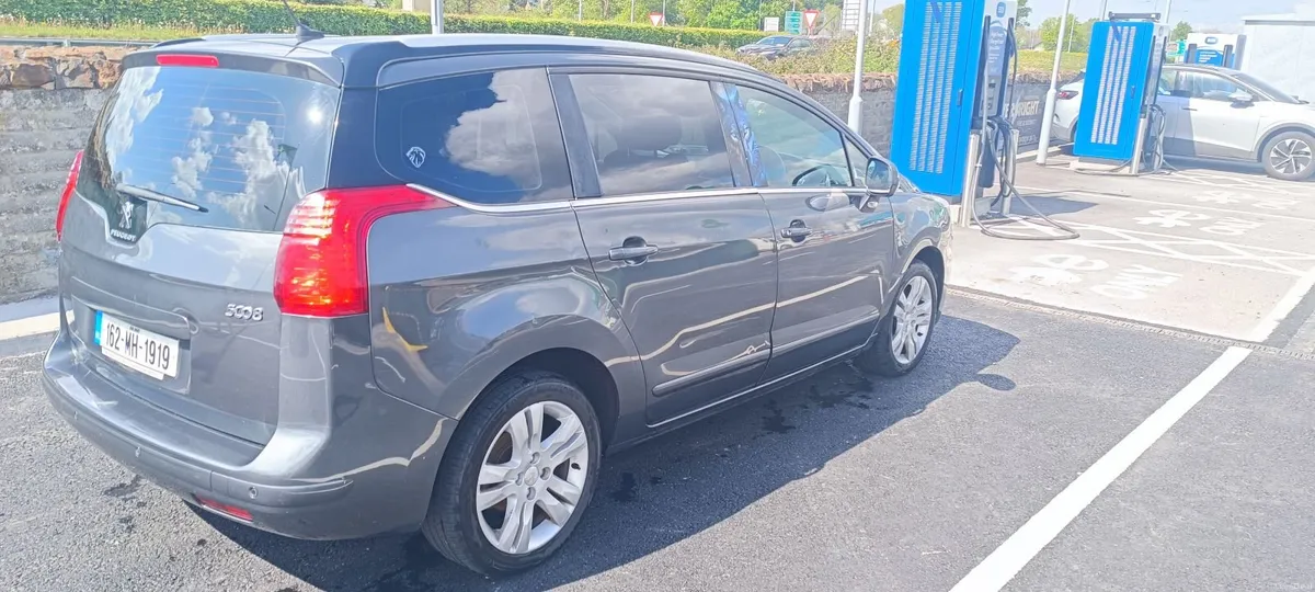 Peugeot 5008 2016 - Image 2