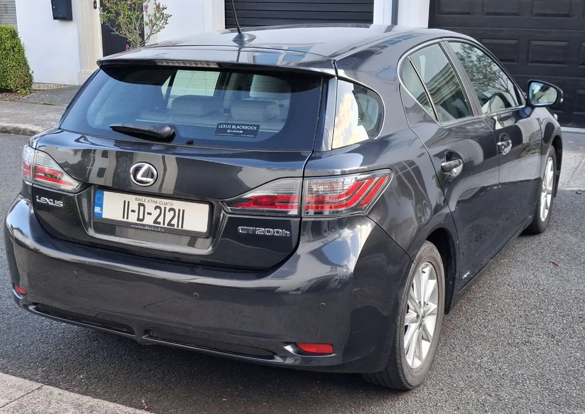 Lexus CT200h 2011 - Image 2