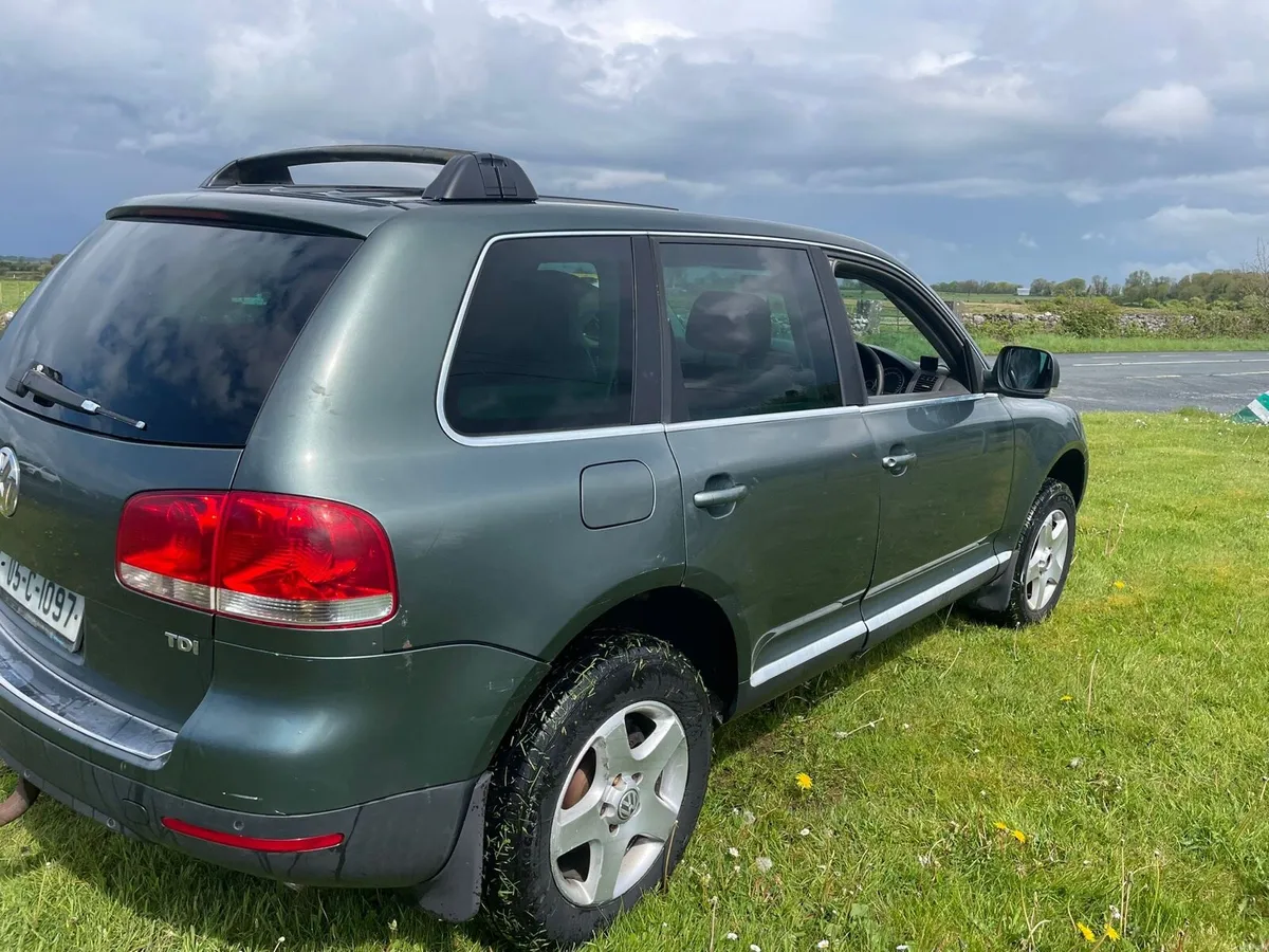 2005 Volkswagen tourag - Image 3
